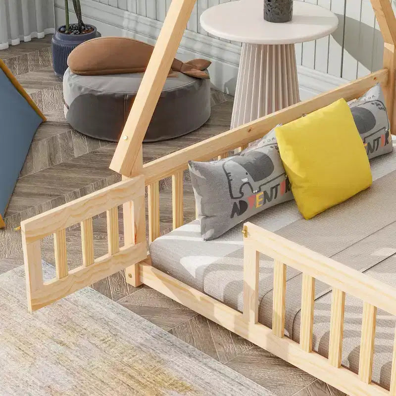 Letto a pavimento completo a forma di tenda con sponde, porta, beige