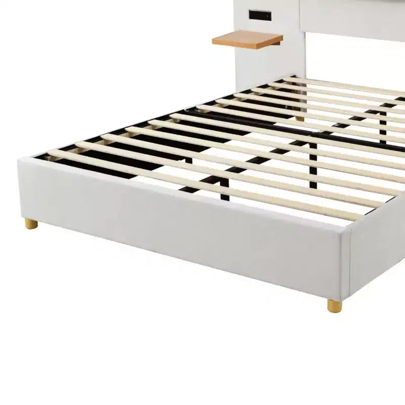 Letto a piattaforma imbottito queen size, due prese e porte di ricarica USB su entrambi i lati, due cuscini comodino, ripiani portaoggetti, velluto, beige