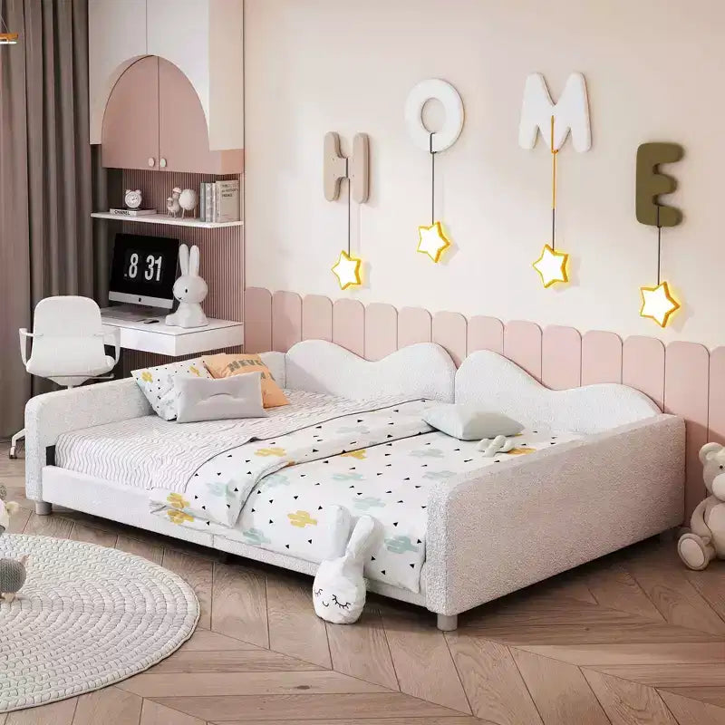 Letto imbottito matrimoniale con testiera a forma di nuvola per camera da letto bianco