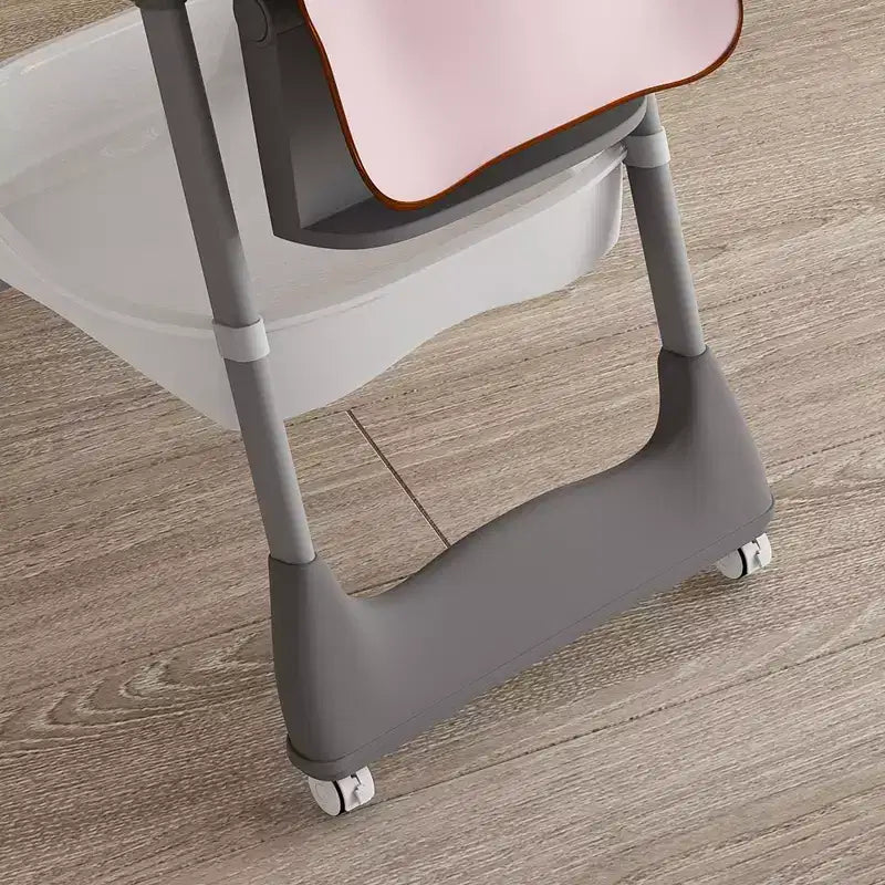Seggiolone Portatile Regolabile da Neonato a Bambino (0-6 Anni) con Ruote Bloccabili, Cintura a 5 Punti e Design Facile da Pulire, per Casa