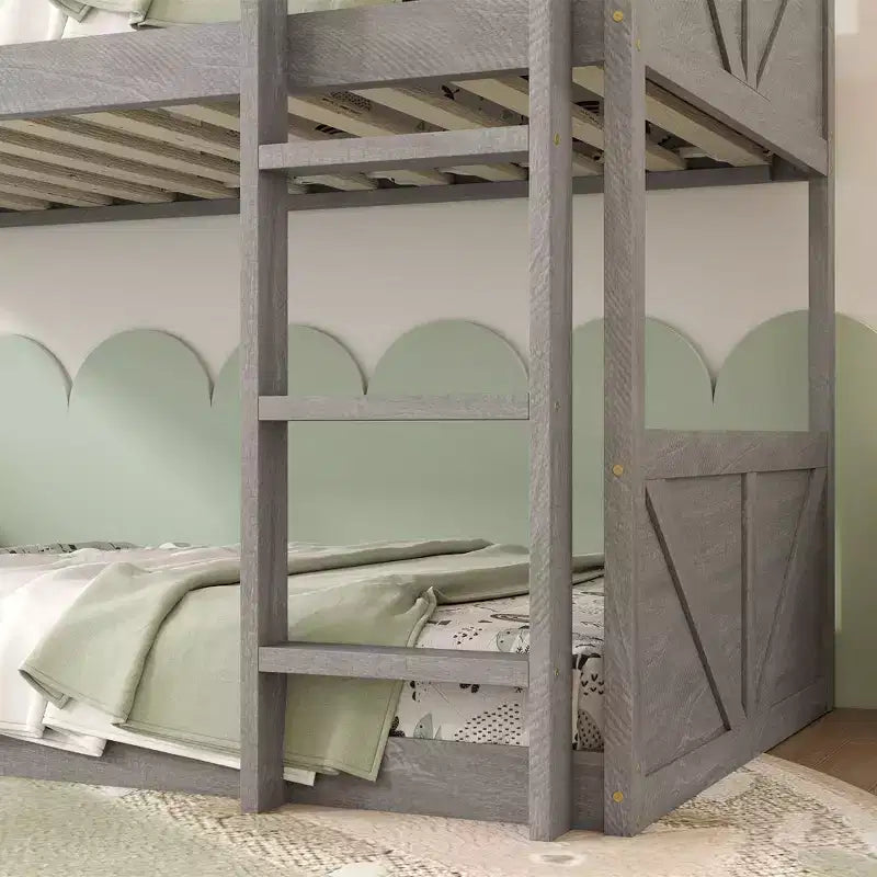 Letto a castello a due piazze con testiera e pediera a pannelli
